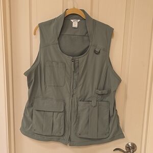 Duluth Trading Heirloom Garden Vest light khaki green, size Women's XL.